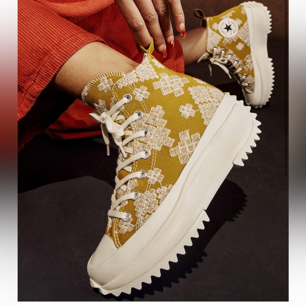 Converse Run Star Hikes Hi Top Tonal Embroidery Unisex Platform Sneakers Chucks